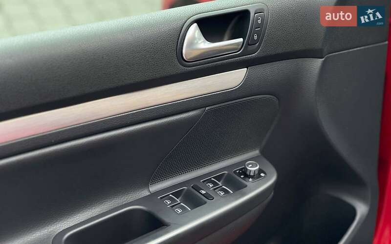 Хетчбек Volkswagen Golf 2004 в Івано-Франківську