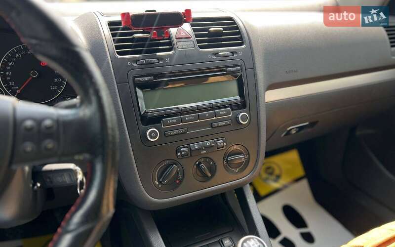 Хетчбек Volkswagen Golf 2004 в Івано-Франківську