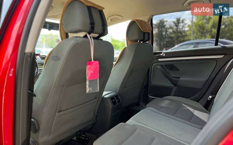 Хетчбек Volkswagen Golf 2004 в Івано-Франківську