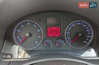 Хэтчбек Volkswagen Golf 2005 в 