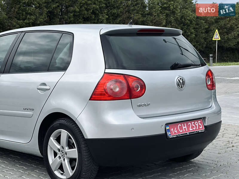 Хетчбек Volkswagen Golf 2008 в Львові