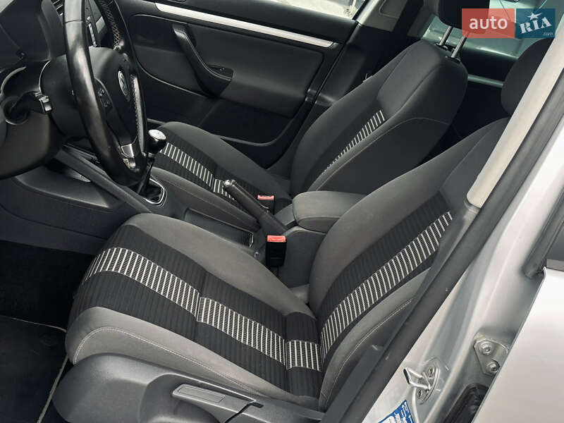 Хетчбек Volkswagen Golf 2008 в Львові