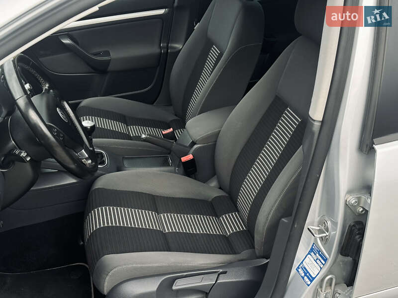 Хетчбек Volkswagen Golf 2008 в Львові