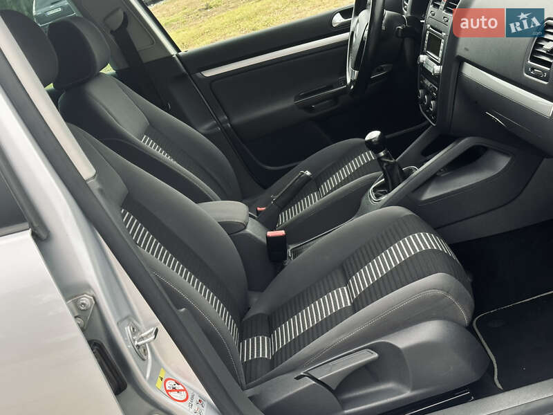 Хетчбек Volkswagen Golf 2008 в Львові