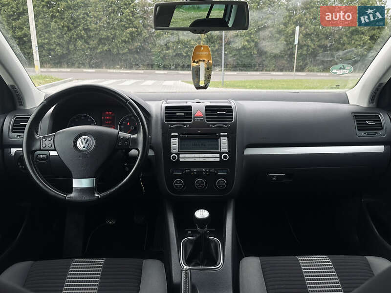 Хетчбек Volkswagen Golf 2008 в Львові