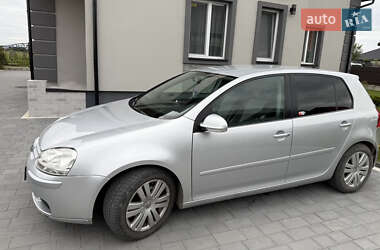 Хэтчбек Volkswagen Golf 2006 в 