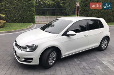Хэтчбек Volkswagen Golf 2014 в 