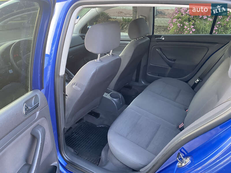 Хетчбек Volkswagen Golf 2004 в Івано-Франківську