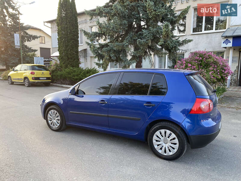Хетчбек Volkswagen Golf 2004 в Івано-Франківську