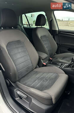 Хэтчбек Volkswagen Golf 2014 в 