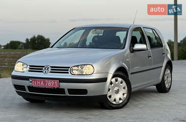 Хэтчбек Volkswagen Golf 2003 в 