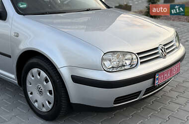 Хэтчбек Volkswagen Golf 2003 в 