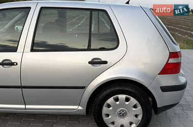 Хэтчбек Volkswagen Golf 2003 в 