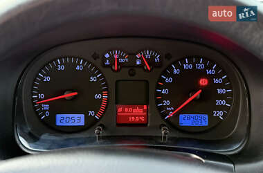 Хэтчбек Volkswagen Golf 2003 в 