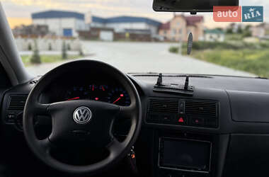 Хэтчбек Volkswagen Golf 2003 в 