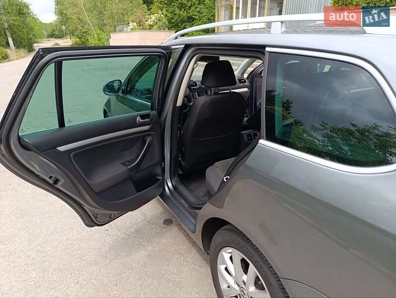 Універсал Volkswagen Golf 2010 в Запоріжжі
