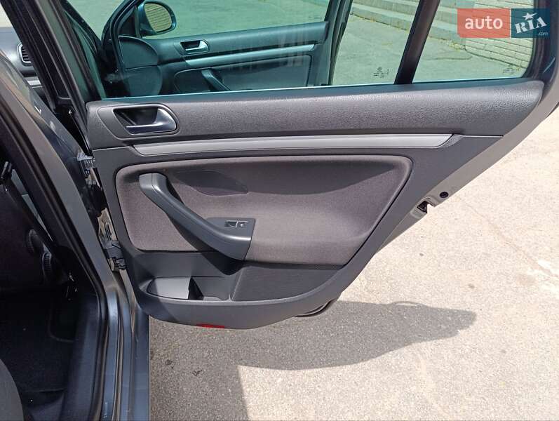Універсал Volkswagen Golf 2010 в Запоріжжі
