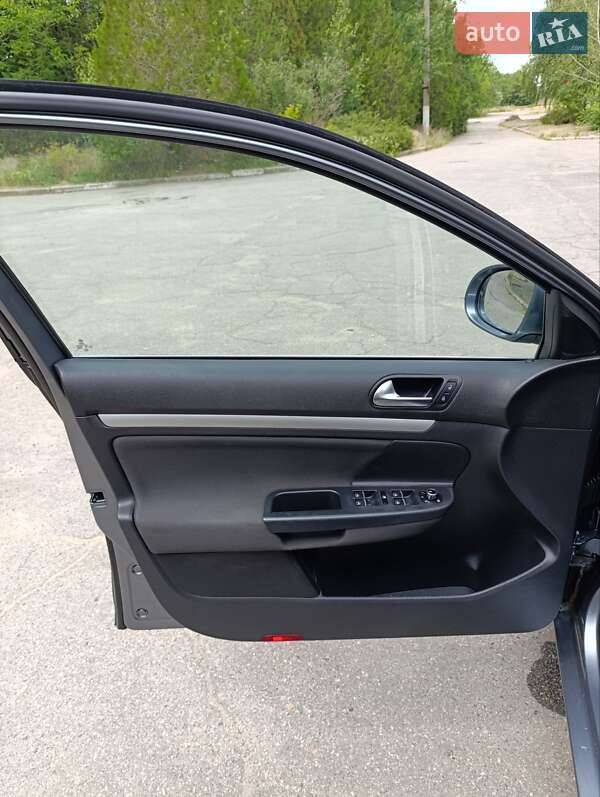 Універсал Volkswagen Golf 2010 в Запоріжжі
