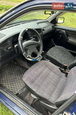 Хэтчбек Volkswagen Golf 1994 в 