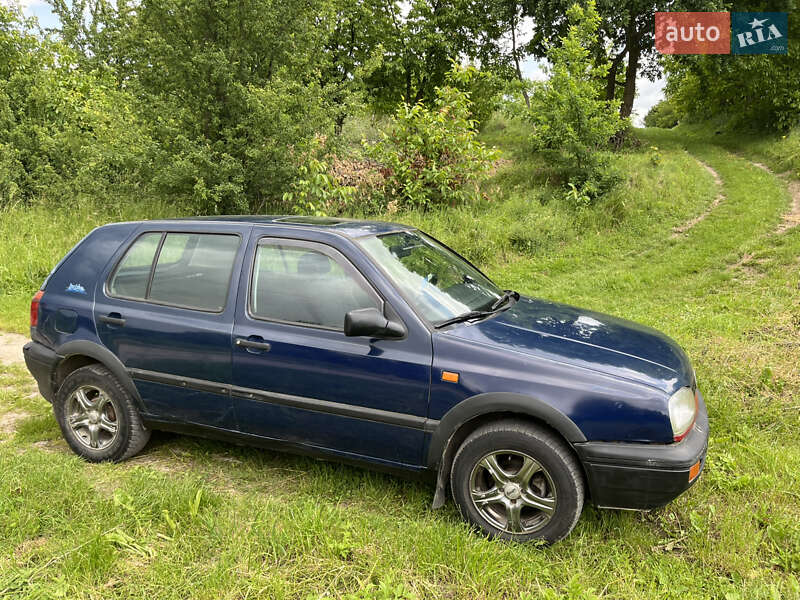 Хэтчбек Volkswagen Golf 1994 в 