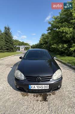 Хэтчбек Volkswagen Golf 2005 в Киеве