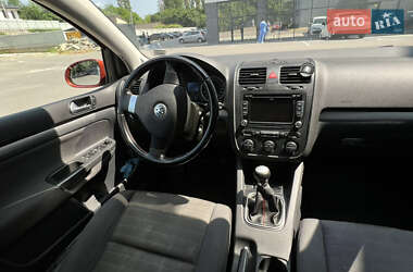Хетчбек Volkswagen Golf 2006 в 