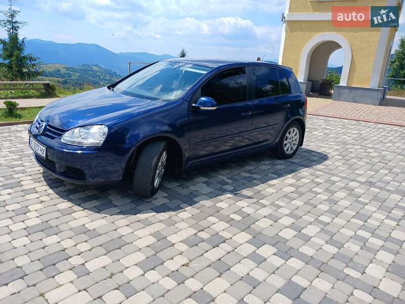 Хетчбек Volkswagen Golf 2005 в Міжгір'ї