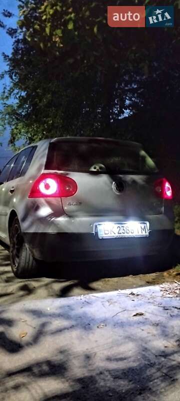 Хетчбек Volkswagen Golf 2004 в Рівному