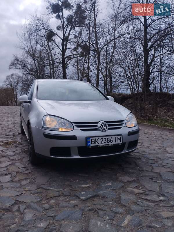 Хетчбек Volkswagen Golf 2004 в Рівному