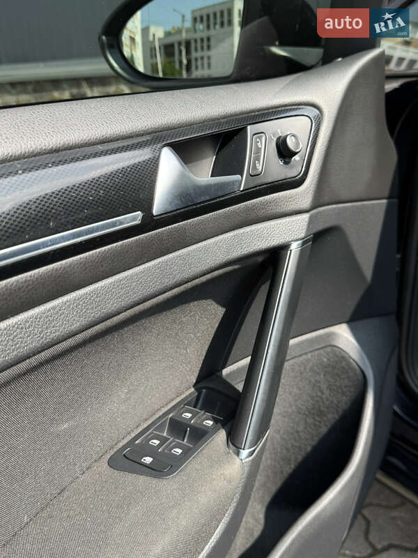 Хетчбек Volkswagen Golf 2013 в Стрию