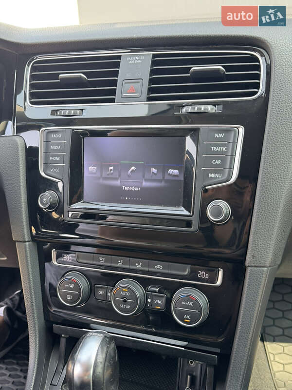 Хетчбек Volkswagen Golf 2013 в Стрию