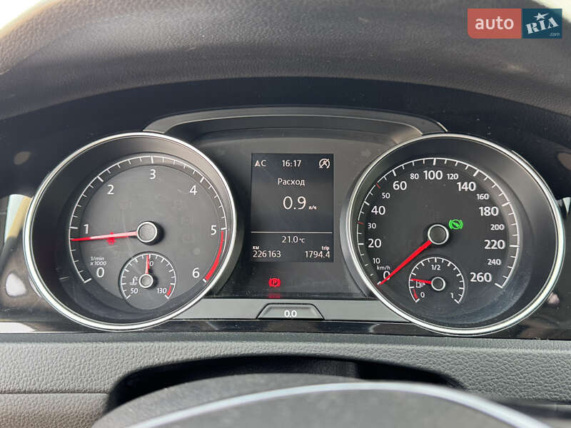 Хетчбек Volkswagen Golf 2013 в Стрию