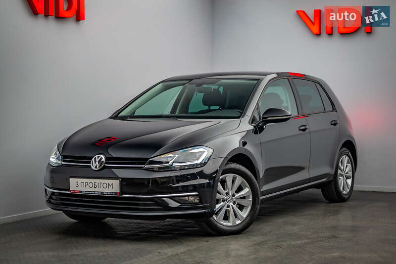 Хэтчбек Volkswagen Golf 2020 в Киеве