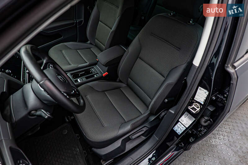 Хэтчбек Volkswagen Golf 2020 в Киеве