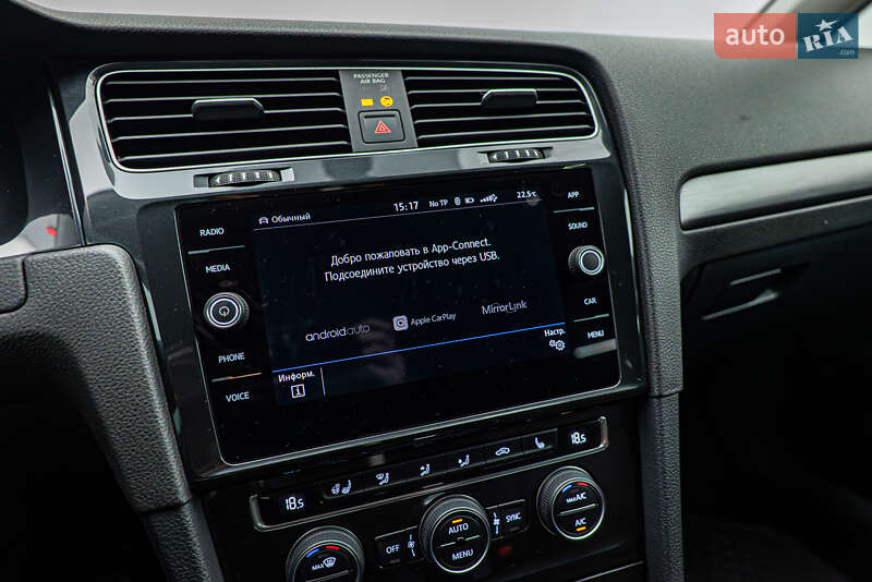 Хэтчбек Volkswagen Golf 2020 в Киеве