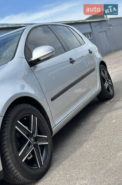 Хэтчбек Volkswagen Golf 2006 в 