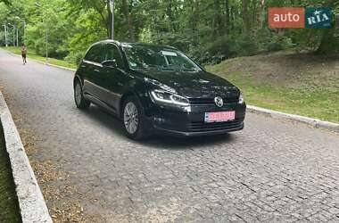Хэтчбек Volkswagen Golf 2015 в Черновцах