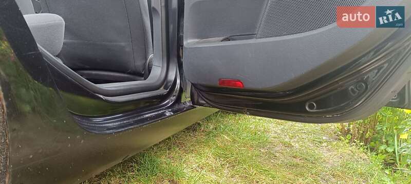 Хэтчбек Volkswagen Golf 2004 в Днепре