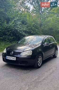 Хэтчбек Volkswagen Golf 2005 в Немирове