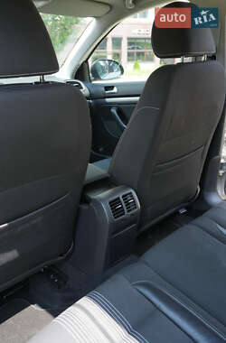 Универсал Volkswagen Golf 2013 в 
