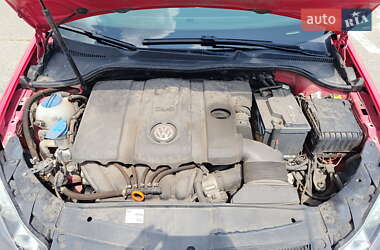 Хетчбек Volkswagen Golf 2011 в 