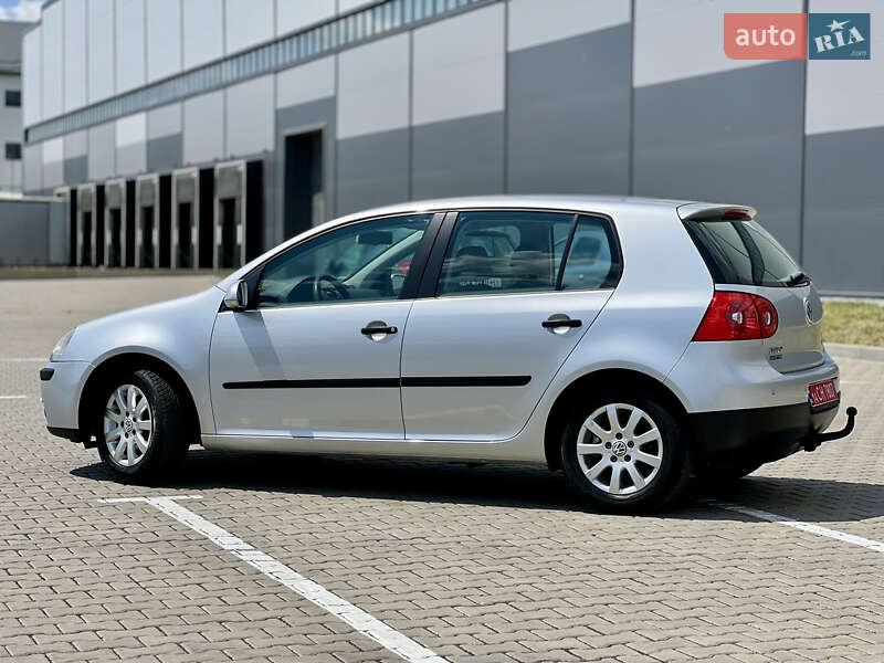 Хетчбек Volkswagen Golf 2004 в Івано-Франківську