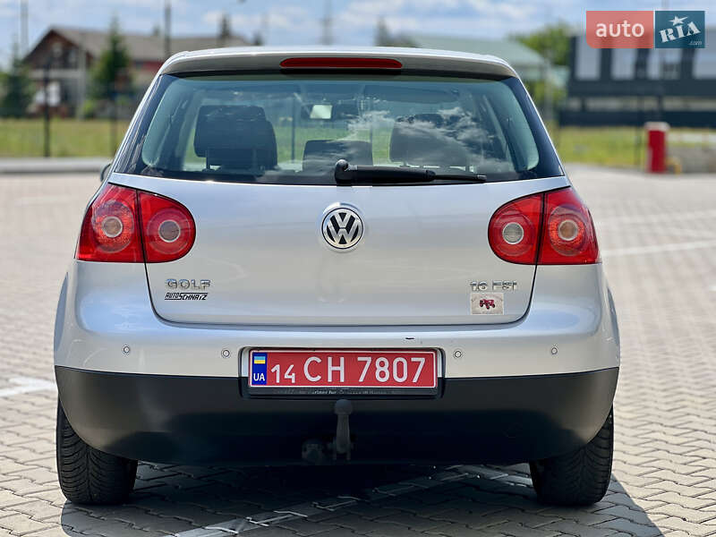 Хетчбек Volkswagen Golf 2004 в Івано-Франківську
