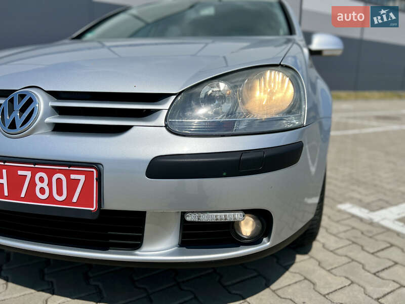 Хетчбек Volkswagen Golf 2004 в Івано-Франківську
