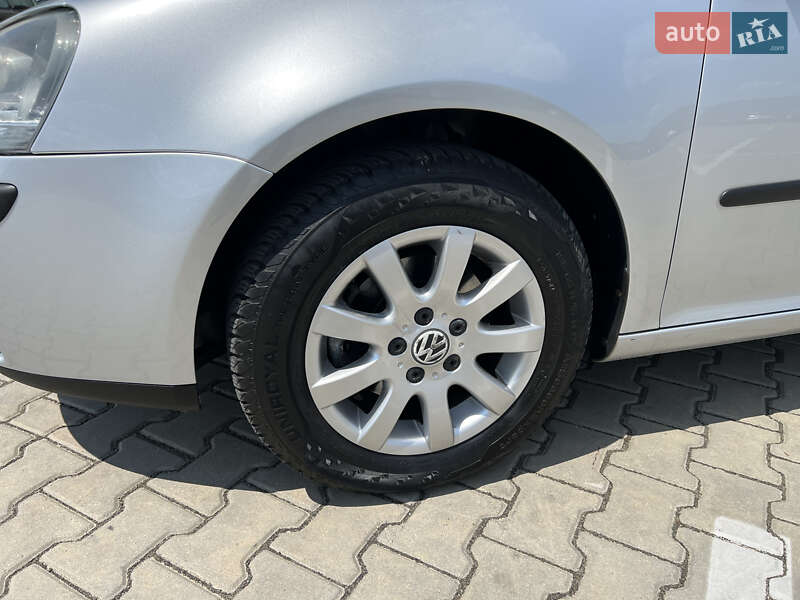 Хетчбек Volkswagen Golf 2004 в Івано-Франківську