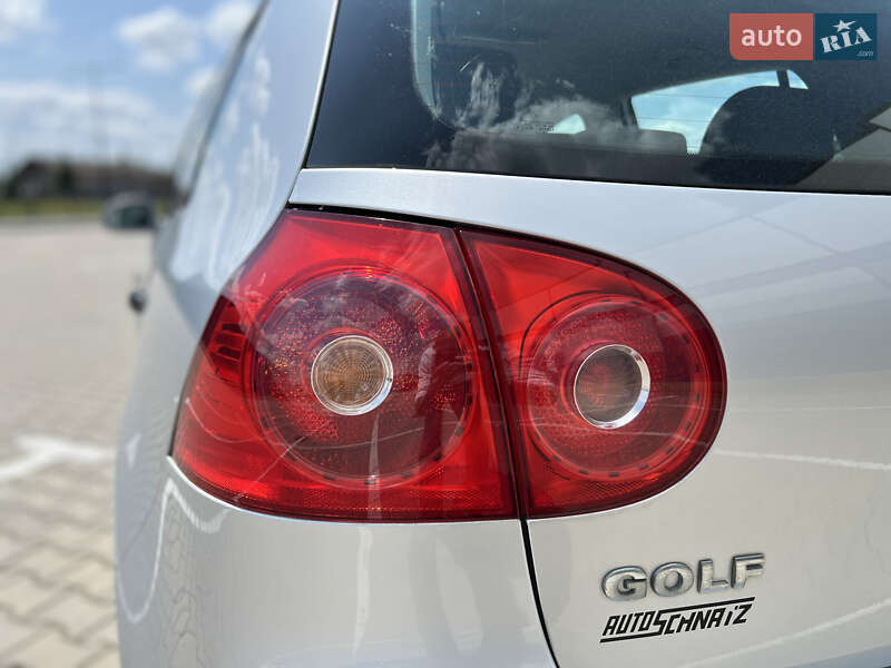 Хетчбек Volkswagen Golf 2004 в Івано-Франківську