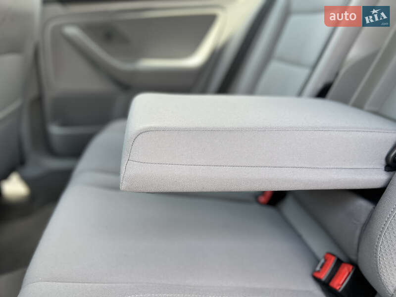 Хетчбек Volkswagen Golf 2004 в Івано-Франківську