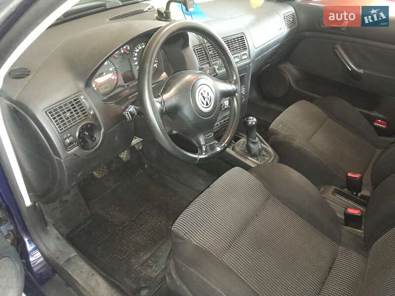 Універсал Volkswagen Golf 2001 в Валках
