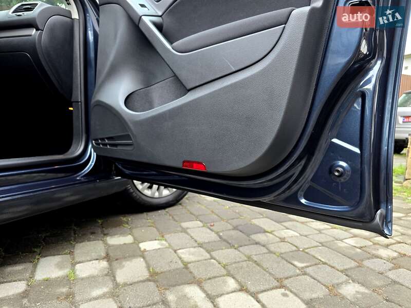 Хетчбек Volkswagen Golf 2009 в Полтаві