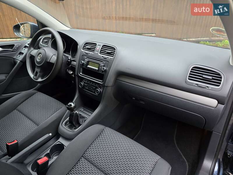 Хетчбек Volkswagen Golf 2009 в Полтаві